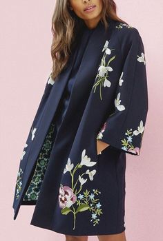 Mode Kimono, Jacquard Jacket, Outfit Trends, Abayas Fashion, Mode Inspiration, Kimono Fashion, Coat Fashion, Stylish Dresses