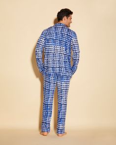 Classic menswear style Long Sleeve PJs designed for sleepwear and loungewear.Printed super soft Peruvian Pima cotton and modal with contrast satin piping.Long straight leg pants with elasticized waist.Long sleeve button down shirt with patch pocket.Cold water wash and hang to dry.Body: 50% cotton, 50% modalStyle: AMORP9441 Long Sleeve Pjs, Designer Pajamas, Classic Menswear, Sleepwear & Loungewear, Pj Sets, Pima Cotton, Straight Leg Pants, Long Sleeve Top, Leg Pants