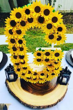 sunflowers are arranged in the shape of an o on top of a table