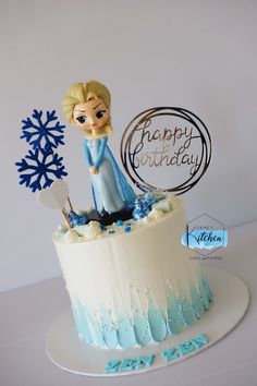 Elsa cake by @serenesskitchen088 Elsa Cake Design, Yas Pasta, Poker Cake, Pastel Frozen, Elsa Cake Frozen, Cake Frozen, Elsa Cake, Frozen Theme Cake