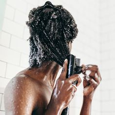 How To Detangle Hair Before & After Washing | Pattern Beauty Washing Hair Black Women, Hair Product Aesthetic, How To Detangle Hair, Vida Aesthetic, Detangling Natural Hair, Long Curly Hairstyles, Baby Belle, Natural Hair Care Routine, Afro Hair Care