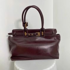 Material: Cow Bonded Leather Fabric Lining Fix Top Handle Size: 36*14*25cm (14*6*10") Can hold a 14-inch laptop Vintage Bags Outfit, University Bags Women, Vintage Bag Outfit, Seattle Outfits, Charity Shopping, Big Leather Bag, Shoulder Bag Aesthetic, Vintage Designer Bags, Large Leather Bag