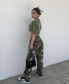 Styling Camo Cargo Pants, Camouflage Parachute Pants For Streetwear, Camouflage Parachute Pants With Cargo Pockets, Streetwear Camouflage Parachute Pants With Side Pockets, Camo Pants Outfit Baddie, Cargo Outfits Women, Camouflage Military Style Parachute Pants, Camouflage Full-length Parachute Pants With Pockets