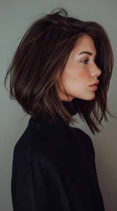 47 Stacked Bob Hairstyles for Fine Hair: Volume and Elegance Rambut Brunette, Stacked Bob Hairstyles, Stacked Bob, Medium Bob Hairstyles, Bob Hairstyles For Fine Hair, Shoulder Length Hair Cuts, Medium Hair Cuts