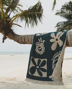 Made from organic cotton, the SWC Towel is a plush and comfy beach blanket with a rad ocean quilt jacquard design, with badge, and tassel hem. Features: ORGANIC COTTON 450GSM, L:170cm W:90cm, Badge, Jacquard artwork. Trendy Beach Towel, Ocean Quilt, Beachy Room, Beach Luxury, Sand Cloud, Cloud Stickers, Surf Brands, Sand Surfing, Surf Accessories