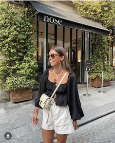 Looks Com Short, Spain Outfit, Coffee Date Outfits, European Summer Outfits, Outfit Primavera, Europe Outfits, Italy Outfits, Neue Outfits, Euro Summer