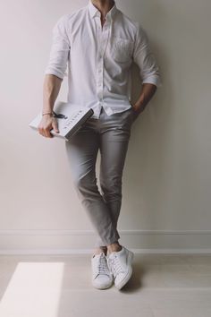 Lightweight Stretch Chinos: The Perfect Pants for Summer – Peter Manning NYC Grey Trousers Outfit Men, Grey Trousers Outfit, Trousers Outfit Men, Grey Pants Outfit, Grey Chinos, What Should I Wear Today, Colour Combinations Fashion, Chinos Style, Blue Suit Wedding