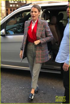 A Simple Favor Outfits, Blake Lively A Simple Favor, Blake Lively Street Style, Petite Fashion Tips