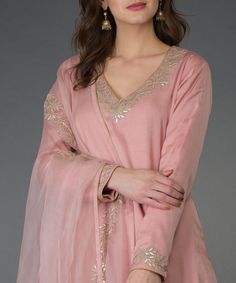 Gotta Patti Neck Designs, Pink Kurti Design, Gotapatti Work Kurti, Gotta Patti Suits, Suit Neck Designs Indian, Suit Designs Indian Style, Gota Patti Work, Salwar Suits Party Wear, Gotta Patti