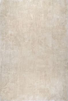 a white rug with no pattern on it