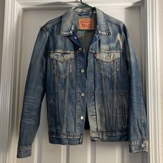 Men’s Denim Levis Jacket, Size- L, Like New, Never Worn, In Great Condition! Rugged Dark Wash Denim Outerwear, Rugged Medium Wash Denim Jacket With Pockets, Rugged Denim Jacket With Pockets In Medium Wash, Levi's Washed Denim Jacket For Streetwear, Selvedge Denim Jacket For Streetwear, Casual Selvedge Denim Jacket In Denim Blue, Casual Selvedge Denim Jacket For Streetwear, Spring Denim Outerwear With Selvedge Detail, Spring Selvedge Denim Outerwear