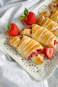 Strawberry Cream Cheese Crescent Rolls with sweet vanilla glaze drizzled on top. Strawberry Cream Cheese Crescent Rolls, Crescent Rolls Dessert, Crescent Dough Recipes, Rolls Dessert, Cheese Crescent Roll Recipes, Strawberries And Cream Cheese, Fun Easy Desserts, Crescent Roll Recipes Dessert, Crescent Roll Dessert