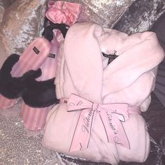 Victorias Secret Clothes, Victoria Secret Room, Victoria Secret Clothing, Victoria Secret Pjs, Pink Tumblr Aesthetic, Victoria Secret Pajamas