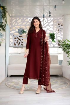 Trendia brings you this Maroon Suit Set for women by the brand Label Shaurya Sanadhya. The Indian kurta has a v-neck with lace detailing and 3/4th Sleeves. The Indian kurta Set is in chanderi. The bottom is palazzo, which have an elasticated closure. The net dupatta has sequin and thread work all over. Check out photos of the kurta set for a more detailed look. KurtaFabric - ChanderiColour - MaroonNeck - V-NeckSleeves- 3/4th SleevesPantsFabric- ChanderiClosure- Elasticated DupattaFabric- NetColo Maroon Kurti Designs, Shaurya Sanadhya, डिजाइनर कपड़े, Salwar Kamiz, Designer Kurtis, Kurti Designs Party Wear, Maroon Dress, Kurta Designs Women, Designer Party Wear Dresses