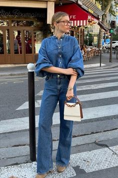 Denim On Denim Style, Street Style 2023, Ideas De Outfits, Casual Outfits For Women, Outfits Con Jeans, Style 2023