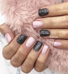 Three Colour Nails, Nashville Nails Ideas Country, Short Pink And Black Nails, Really Short Gel Nails, Black Gel Nails Short, Vegas Nails Ideas, Pretty Toe Nails