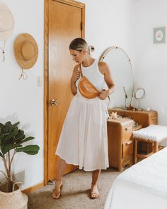 Strappy Sandals Outfit, White Outfit Ideas, Sandals Outfits, Sandals Outfit, All White Outfit, Warm Weather Outfits, White Outfit, Boot Cut Denim, Boho Summer