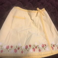 Nwot Gymboree 5 Strawberry Patch Gingham Apron Wrap Skirt Easter Passover Rare Brand New Without Tags Rarest Of The Pieces To Find From Vintage Strawberries Field Patch Line Gorgeous Summer Yellow Gingham Skirt With Large Embroidered Strawberries At The Base Apron Wrap Style Skirt - Skort Skorts Shorts Inside This Unused Unworn Never Worn New Great For Holidays Weddings Easter Passover Graduations Birthdays Parties Picnic Clothes, Strawberry Skirt, Embroidered Strawberries, Gingham Apron, Yellow Gingham, Strawberry Patch, Gingham Skirt, Summer Yellow, Style Skirt