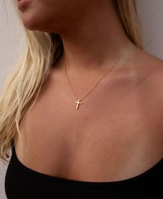 Cross Necklace Simple, Cross Necklace Gold, Dainty Cross Necklace, Cross Necklace Women, Meaningful Design, Gold Cross Necklace, Dainty Chain, Elegant Necklace, Jewelry Lookbook