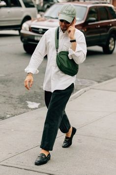 Imgur: The magic of the Internet Minimal Oversized Fashion, Summer Nyc Fashion, Korean Men Street Style, 90s Minimalism Fashion Men, Men’s Autumn Fashion, Oversized Style Men, Men’s Bags, Minimal Fashion Men, Summer Men Style