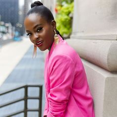 Ponytail style, brown skin makeup, black girl makeup, Pink blazer, Gold earrings #Regram via @CTFXoHvo7ix Short Hair Up, Brown Skin Makeup, Long Bob Haircuts, Haircut Inspiration, Long Bob Hairstyles, Ponytail Styles