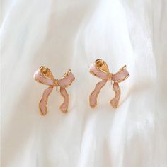 Pink And Gold Coquette Bow Earrings Gold Cute Earrings, Secret Santa Gift Basket Ideas For Women, Pink Christmas Bow, Ribbon Bow Earrings, Gold And Pink Jewelry, Cute Gold Earrings, Coquette Earrings, Preppy Christmas Gifts, Accessories Preppy