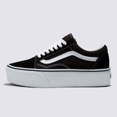 Bringing New Heights to Our Iconic Sidestripe ShoeNothing screams attitude like a killer pair of black platform shoes. The Vans Old Skool Stackform is the height of cool on the platform front, with double the sidewall height for maximum coverage. The suede and canvas uppers ensure durability, while the lace-up closure and supportive padded collars add layers of comfort on the practical side. These black platform shoes are all about the look, a cool-as-cool aesthetic that remains undefeated after Platforms Aesthetic, Old Skool Stackform, Estilo Vans, Old Skool Platform, Platform Vans, Sneak Attack, Women Skates, Vans Store, Black Platform Shoes