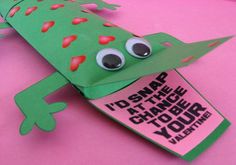 an origami crocodile holding a sign that says snap the change you want to eat