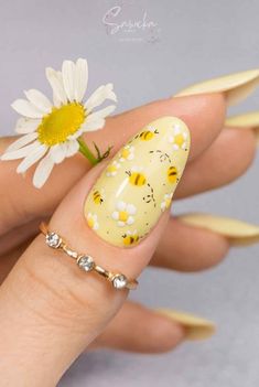 Honeycore, get Inspired by the Honey and Bee Aesthetics - The Mood Guide Bee Nail Designs, Bee Aesthetic, Bumble Bee Nails, Honey Aesthetic, Bee Nails, Yellow Nail Art, May Nails, Yellow Nails, Unique Nails