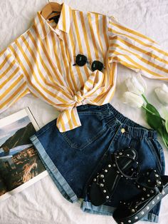 Hats Street Style, Wardrobe Essentials Summer, Flatlay Fashion, Flatlay Clothes, Selling Clothes Online, Yellow Striped Shirt, Random Outfits, Chic Sunglasses, Spring Break Outfit