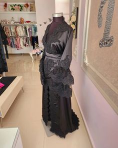 Fabric is sateen, length is 1.40 cm. Puffy Sleeves Dress, Hospital Gowns, Goth Princess, Muzan Kibutsuji, Making Clothes, Hospital Gown, Exotic Fashion, Prom Dress Inspiration, How To Make Clothes