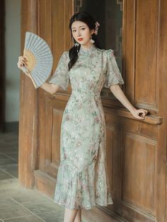 Chinese New Year Dress Modern, Chinese Dress Design, China Dress Modern, Qipao Dress Modern Chinese Style, Qipao Aesthetic, Cheongsam Modern Dress, Blue Chinese Dress, Chinese Formal Dress