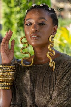 Handmade Clay Abstract Earring XL Prepare to make a statement. Handmade metallic gold clay earrings. Unique swirl designed mini sculpture. Each pair is hand-formed and fired. Fragile so treat them with care! Very limited. Gold Clay Earrings, Clay Abstract, Afro Jewelry, Dope Jewelry Accessories, Abstract Earrings, African Earrings, Dope Jewelry, Photo Model, African Jewelry