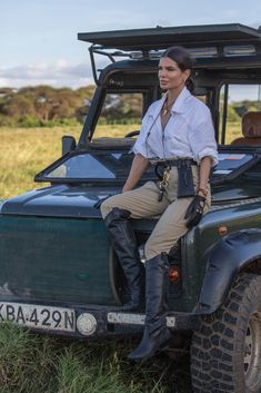 Stylish Safari Outfit Women, Kenya Safari Outfit, Safari Outfit Women Africa, Kenya Outfits, Safari Style Women, Victoria Barbara, Outdoor Style Women, Safari Song, Safari Outfit Women