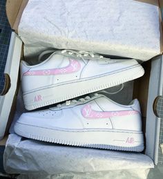 Brand New Custom Sneakers Each pair is unique Worldwide shipping Transforming ordinary into UNIQUE Before you purchase, please make sure that you choose your correct size! Custom Air Force 1 Pink, Air Force 1 Pink, Custom Louis Vuitton, Painted Air Force 1, Shoe Artwork, Louis Vuitton Sneaker, All White Sneakers, Nike Air Force 1 Custom, Painted Sneakers