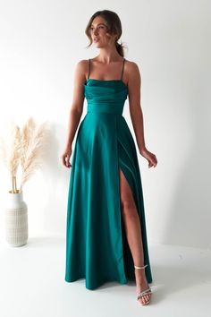 Alma Floral Print Tulle Maxi Dress | Cream Winter Ball Dresses High School Long, Blue Green Formal Dress, Prom Dresses Blue Royal Long, Long Simple Prom Dresses, Dark Teal Satin Bridesmaid Dresses, Teal And Gold Bridesmaid Dresses, Satin Dress Back Design, Prom Dresses For Redheads Red Hair, Prom Dress Inspiration Emerald Green