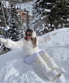 Winter Bimbocore Outfits, Arctic Fashion, Snow Outfit Inspo, Iceland Outfit, Snow Outfits For Women, Winter Going Out Outfits, Snow Fits, Ski Trip Outfit, Snow Outfits