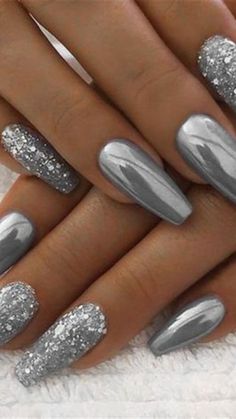 Silver Nail Art Glitter, Christmas And New Year Nails Glitter, Nail Ideas Silver Glitter, Winter Silver Nails, New Years Nails Design Glitter Sparkle, Silver Nails Ideas Glitter, Christmas Nails Silver Glitter, Gel Nails January, Silver Gray Nails