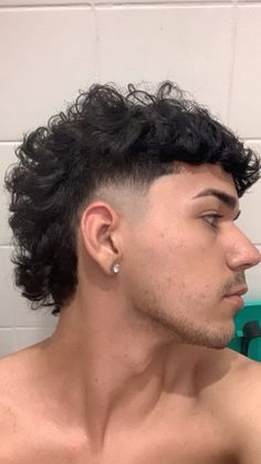 Taper Fade Short Hair, Taper Fade Curly Hair, Short Punk Hair, Really Curly Hair, Curly Hair Fade, Mens Haircuts Short Hair, Mens Hairstyles Fade, Men Haircut Curly Hair