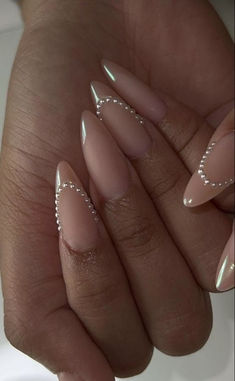 Simple Almond Design, Classy Nails On Black Women, Nail Design For Formal Event, Simple Wedding Nails Almond Shape, Pearl Nail Designs Classy, Nail Art Designs With Pearls, Minimalistic Wedding Nails, Nail With Pearls On Them