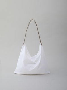 Composition : Bag Shell: Nylon Water-repellent Coating, Strap: Outer Fabric Cow leather 100% Inner Cotton PolyColor : Snow whiteCountry of Origin : Republic of Korea Cloud Bag, White Bag, Canvas Bag, Cow Leather, Repellent, Water Repellent, Snow White, Cow, Shells