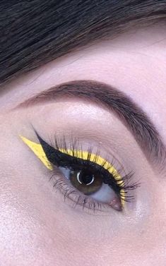 Fun Eye Makeup Looks, Colored Eyeliner Green Eyes, White Undereye Liner, Bright Eyeliner, Yellow Eyeliner, Black And Yellow Makeup Looks, Colorful Eyeliner Looks, Unique Eyeliner, Yellow Black Makeup