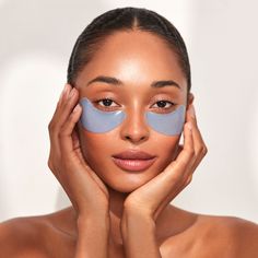 Inspired by the invigorating effects of extreme cold on the skin, this innovative hydrogel mask works to eradicate the effects of fatigue by alleviating puffiness and dark circles while also improving the resilience of the delicate under-eye area. Hydrogel Mask, Remove Dark Circles, Raspberry Ketones, Dark Under Eye, Eye Patches, Undereye Circles, Diamond Eyes, Aging Process, Eye Bags