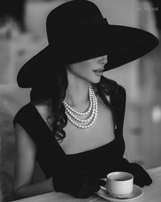 Mode Tips, Belle Silhouette, Elegant Hats, Estilo Chic, Trik Fotografi, Feminine Aesthetic, 가을 패션, Black Hat