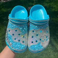 Hand Placed Pearls And Rhinestones Brand New Color: Blue Charms (Not Removable) Junk Crocs, Cheer Crocs, Croc Decor Ideas, Croc Design Ideas, Blinged Out Crocs, Croc Decor, Bedazzled Crocs, Taylor Swift Shoes, Designer Crocs