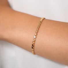 Metal: 14k Solid Gold
Chain Width: Approx. 4MM Gold Bracelet Womens, Pretty Gold Bracelet, Gold Bracelet For Women Classy Elegant, Braslate Design For Women, Breslet Jewelry Gold For Women, Short Nallapusalu Designs Gold, Gold Bracelet Designs For Women, Simple Bracelets Gold, Bracelet Designs Gold For Women