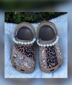 Leopard-bling Custom Crocs - Etsy Louie Vuttion, Socks And Jeans, 27 Piece Hairstyles, Bedazzled Shoes Diy, Bedazzled Shoes, Croc Shoes, Custom Crocs, Shoe Makeover, Pretty Sneakers