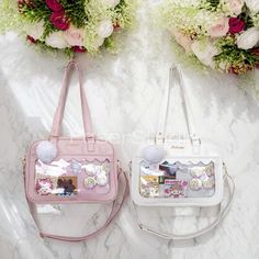 Kawaii Ita Bag, Anime Ita Bag, Ita Shoulder Bag, Ita Handbag, Pin Display Bag, Pin Bag, Window Bag, Kawaii Handbag, Cute Shoulder Bag 🌟Size: 33cm*24cm*10cm Material: PU leather ✨This messenger bag can perfectly hold all your necessities. The bag has a transparent window panel that you can customize according to your preferences. You can display your pins, pictures, plush toys and other decorations. The shoulder strap is adjustable and can be carried by hand, crossbody or on one shoulder. It is