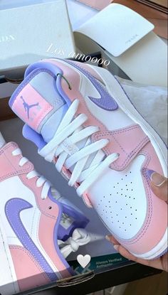 Cute Nike Shoes Pink, Pink Sneakers Aesthetic, Dream Shoes Jordans, Cute Jordans For Women, Air Jordan Shoes For Women, Nikes Pink, Baddie Shoes, Pink Nike Sneakers, Cute Jordans