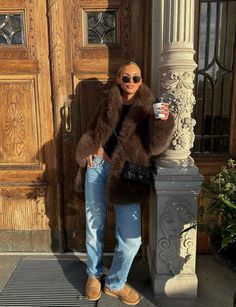 Brown Fur Coat Outfit, Copenhagen Outfits, Pop Rocky, Fur Jacket Outfit, Content Aesthetic, Brown Fur Coat, Brown Faux Fur Coat